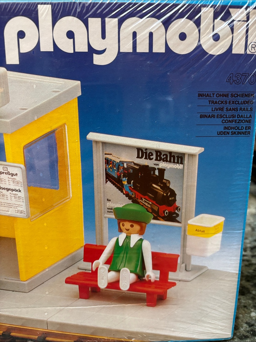 NEW Playmobil set 4370 from 80s /NeustadtTrain Station Playset - Yellow & Blue - Picture 4 of 5